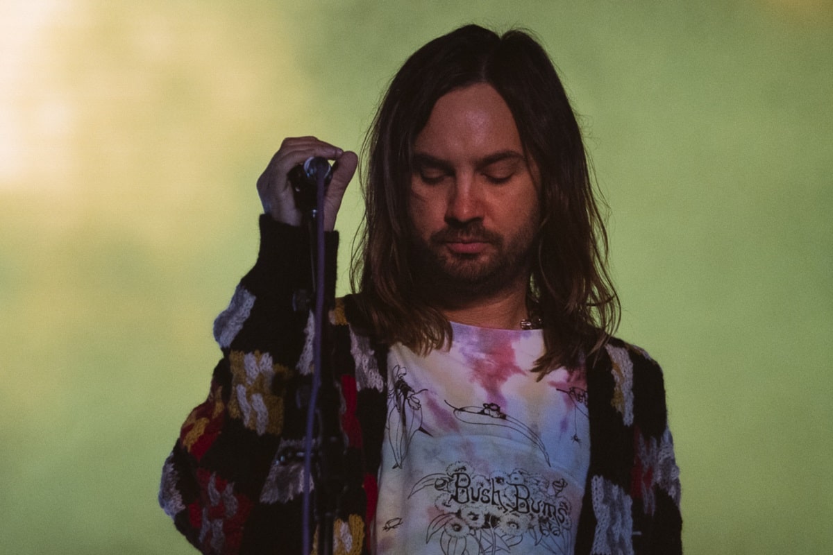 Kevin Parker presenta una nueva canción de Tame Impala.